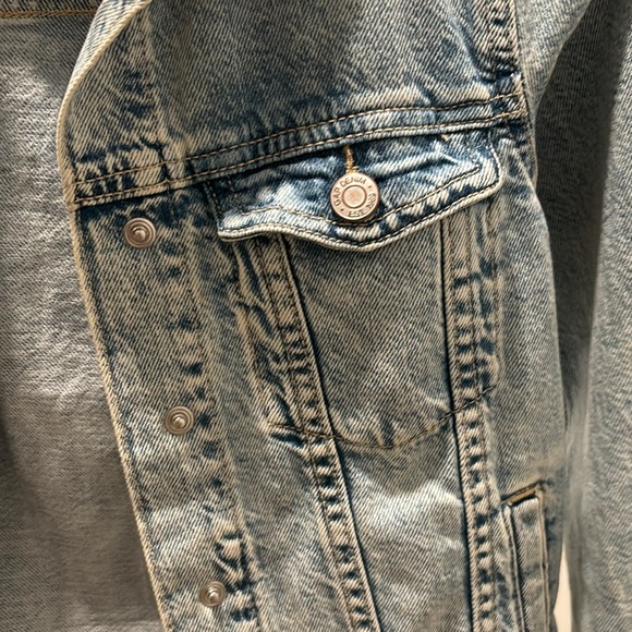 Girls GAP Denim Jacket - Light Wash - Picture 6 of 10